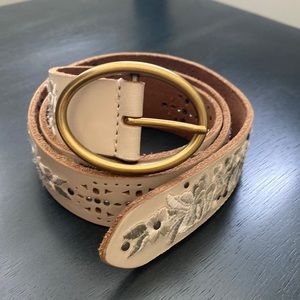 Light pink and silver with gold buckle women’s belt